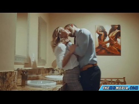 ❤️ Kai krūtininga blondinė vilioja tave viešajame tualete Dulkinimasis prie lt.flvporn.ru ❌❤